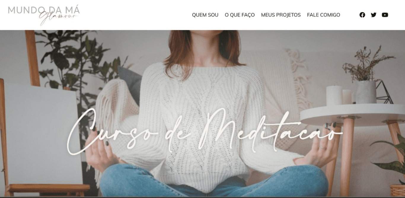 Imagem com outra opção de imagem do menu principal, topo da página e chamada, aqui temos uma mulher praticando meditação em um ambiente claro instrumentos artísticos ao redor